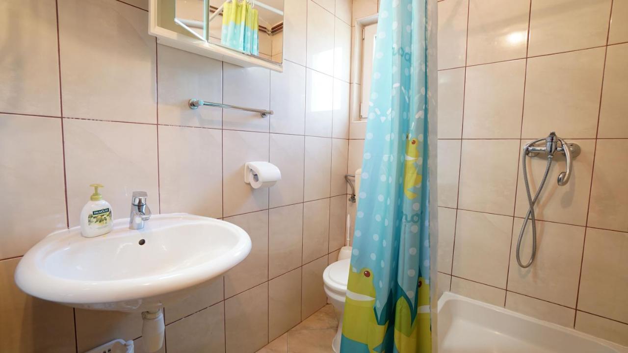 Apartments Kata Gornji Karin Eksteriør billede
